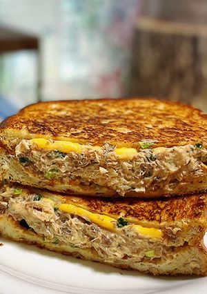 サバ水煮缶で作るチーズメルトサンドイッチ-レシピのメイン写真