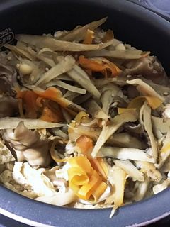 きんぴらごぼう入りまいたけ炊き込みご飯-レシピのメイン写真