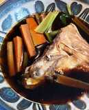 甘くない魚のアラと根菜の煮付け