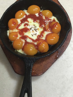 ミニトマトが美味しいスペシャルな目玉焼き-レシピのメイン写真
