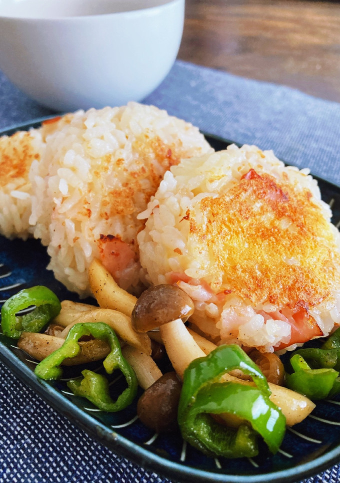 白だしとチーズとベーコンの焼きおにぎり-レシピのメイン写真