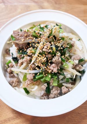 我が家の丼　もやしと挽肉のっけ丼-レシピのメイン写真