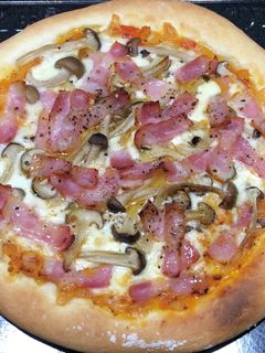 シンプルに【ベーコンときのこのピザ】-レシピのメイン写真
