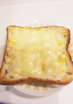 簡単美味しい♪コーンマヨチーズトースト-レシピのメイン写真