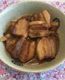 泡盛と黒砂糖で作る三枚肉のラフテー