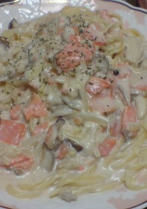 超簡単　サーモンときのこのクリームパスタ-レシピのメイン写真