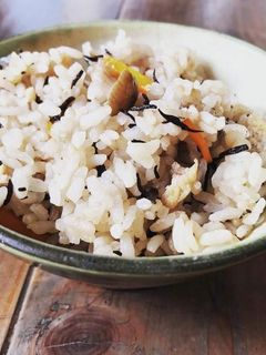 玉ねぎ麹で、炊き込みご飯-レシピのメイン写真