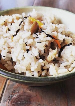 玉ねぎ麹で、炊き込みご飯-レシピのメイン写真