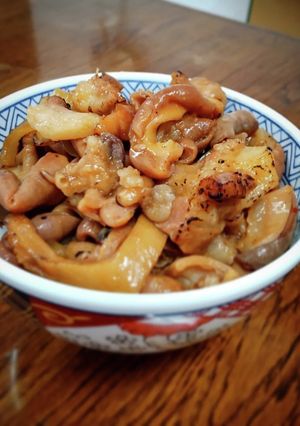 職場めしのホルモン丼❨(@≧↺≦@)❩ノ-レシピのメイン写真