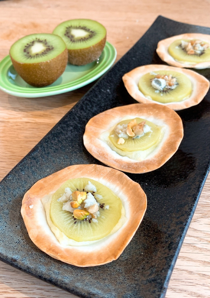 餃子の皮で＊キウイとチーズのミニピザ-レシピのメイン写真