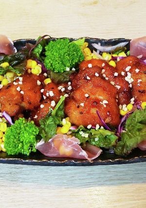 減塩ヤンニョムチキンの黒ごま塩掛けです-レシピのメイン写真