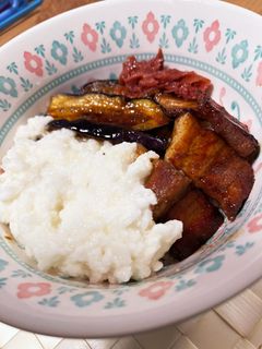 我が家の丼 豚バラと茄子の甘辛とろろ丼-レシピのメイン写真