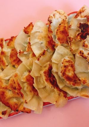 あふれ出す肉汁…家でお店の味☆絶品餃子-レシピのメイン写真