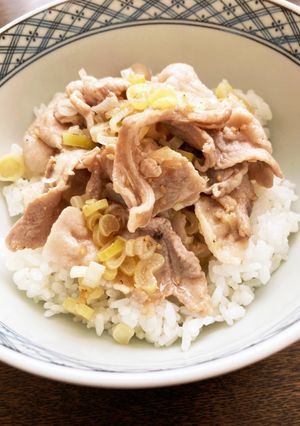 我が家の丼　ねぎ塩レモン豚バラ丼-レシピのメイン写真