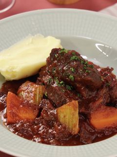 牛すね肉のトマト赤ワイン煮込み-レシピのメイン写真