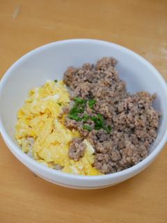 我が家の丼 2色丼!-レシピのメイン写真