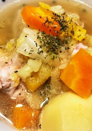 野菜たっぷり!手羽元とベーコンのスープ-レシピのメイン写真