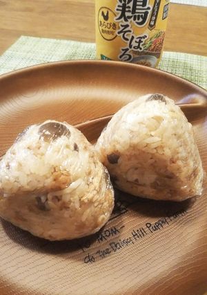業務スーパーの鶏そぼろで炊き込みご飯-レシピのメイン写真