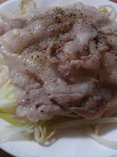 レンジで3分!おいしい豚肉の蒸しサラダ-レシピのメイン写真