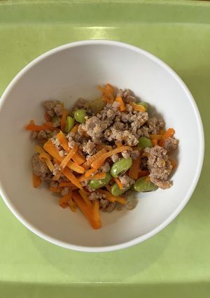 【保育園給食】枝豆のそぼろ丼-レシピのメイン写真