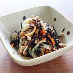 รูปของ レンジでおかず☆ひじきとベーコンの煮物