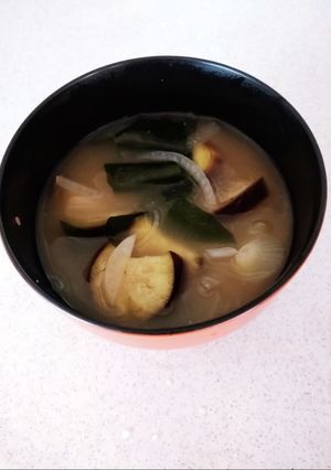 あったか♡なすと玉ねぎのお味噌汁-レシピのメイン写真