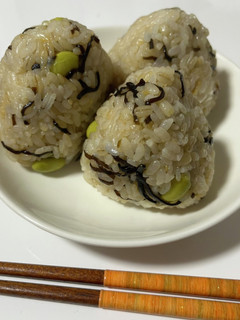 えだまめ塩こんぶおにぎり-レシピのメイン写真