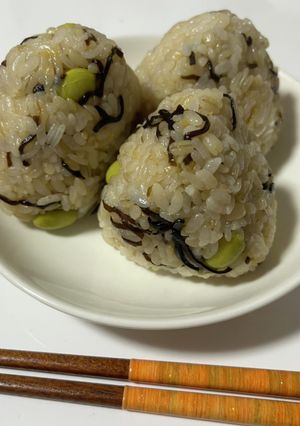 えだまめ塩こんぶおにぎり-レシピのメイン写真