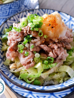 ダイエット中にも\野菜多め塩炒め牛肉丼/-レシピのメイン写真