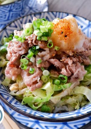 ダイエット中にも\野菜多め塩炒め牛肉丼/-レシピのメイン写真