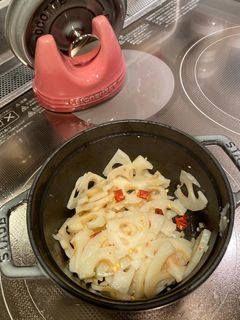 ストウブでれんこんの塩きんぴら-レシピのメイン写真
