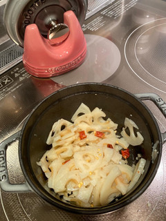 ストウブでれんこんの塩きんぴら-レシピのメイン写真