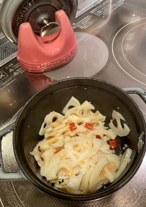 ストウブでれんこんの塩きんぴら-レシピのメイン写真