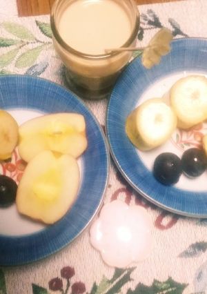 朝食後のデザートにも！林檎と葡萄とバナナ-レシピのメイン写真