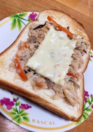 おから煮リメイク☆おから煮チーズトースト-レシピのメイン写真