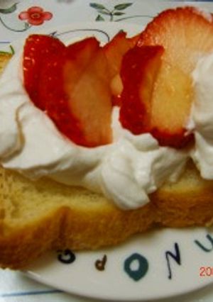 生クリームたっぷりオープンサンドウィッチ-レシピのメイン写真