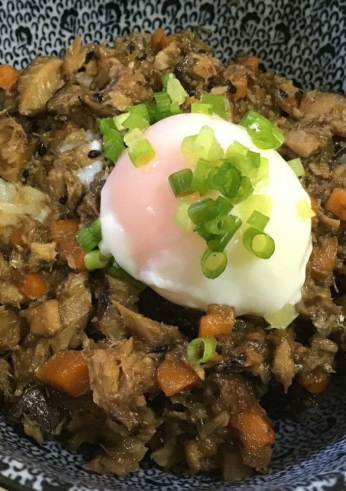 我が家の丼　温玉鯖そぼろ丼-レシピのメイン写真