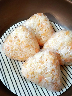 ふわっと握るおにぎりやさんの鮭おにぎり-レシピのメイン写真