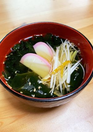 即席！お吸い物　ワカメとかまぼこ-レシピのメイン写真
