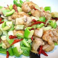 รูปของ シビウマ！野菜入り辣子鶏(ラーズージー)