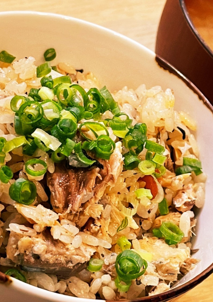 鯖缶と梅の炊き込みご飯-レシピのメイン写真