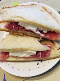 ストラッキーノチーズと生ハムサンドイッチ-レシピのメイン写真