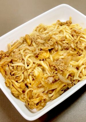 ゼスプリキウイで豚肉柔らか、焼うどん-レシピのメイン写真