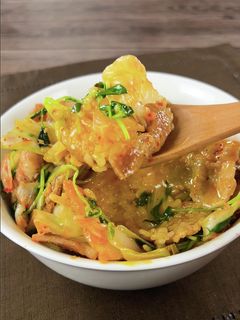 キャベツと豆苗の豚キムチ丼-レシピのメイン写真