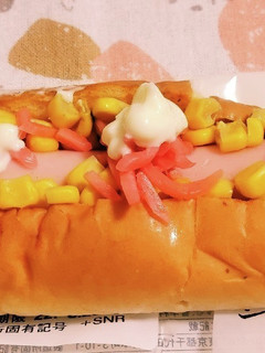 “魚肉ソーセージ&コーン紅生姜パン”-レシピのメイン写真
