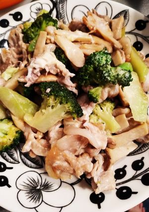簡単♪ブロッコリーと豚肉のチーズ炒め-レシピのメイン写真