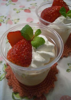 つぶつぶ苺のババロアムースプリン-レシピのメイン写真