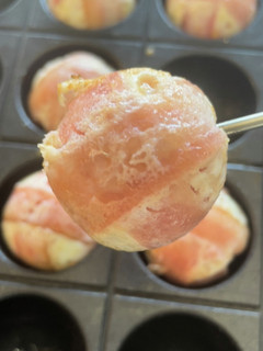たこ焼き器でミニミニベーコンチーズエッグ-レシピのメイン写真