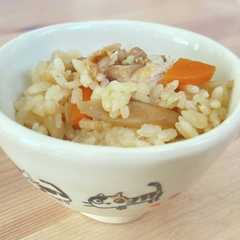 รูปของ 具に味がしみた炊き込みご飯