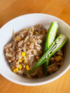 豚ひき肉のオイスター丼-レシピのメイン写真